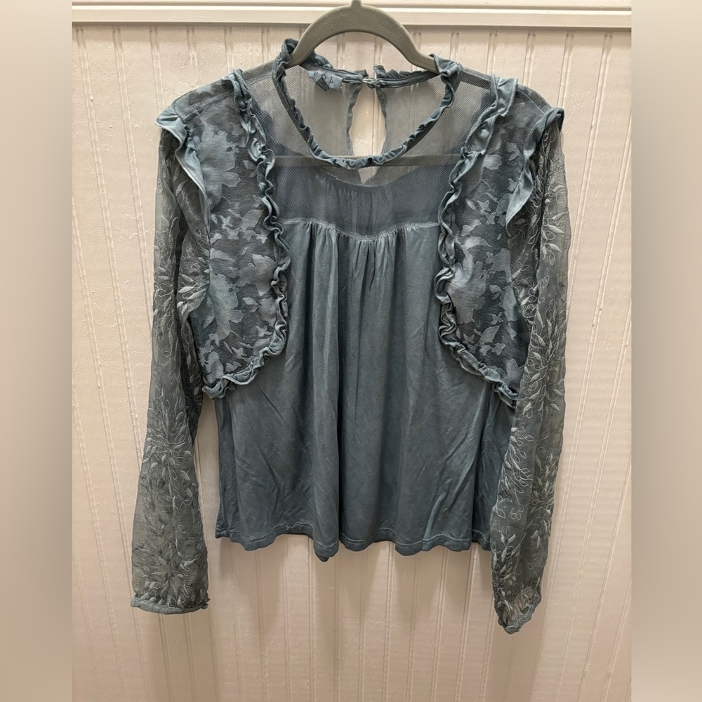 POL Beautiful Long Sleeve Ruffle Top.